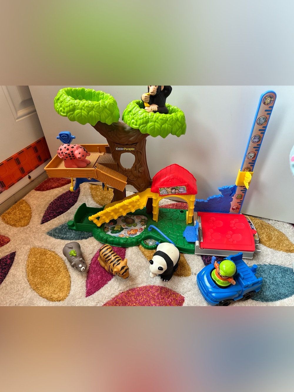 Fisher-Price Little People Jungle Treehouse w/ Zoo Keeper, Animals, vehicle